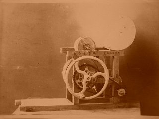 木製の毛羽取機 木製の毛羽取機