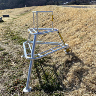 傾斜地用踏み台の使用例