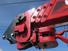 ブラッケットに新たな穴を開け穴の位置を決めております ブラッケットに新たな穴を開け穴の位置を決めております